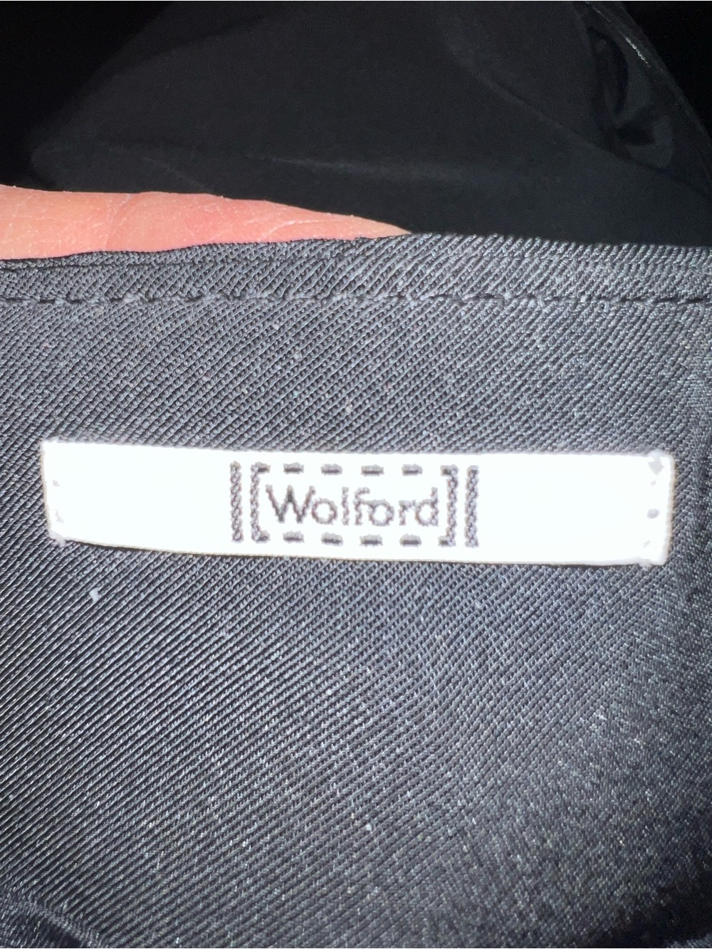 38 (6/8) Wolford Black tapered skirt like new